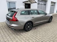 Gebraucht Volvo V60 Momentum 190 PS (139 kW) 2019 Pebble grey / metallic Kombi