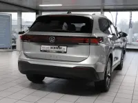 Gebraucht VW Tiguan Goal 150 PS (110 kW) 2024 Oyster silver metallic SUV