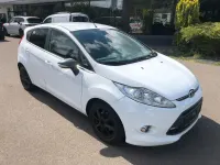 Gebraucht Ford Fiesta Titanium 97 PS (71 kW) 2012 Weiß Limousine
