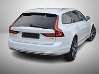 Gebraucht Volvo V90 CC Ultimate 235 PS (172 kW) 2023 Crystal white / metallic Kombi