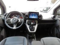 Neu Mercedes 180 131 PS (96 kW) 2025 Chromitgrau metallic Limousine