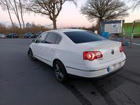 Gebraucht VW Passat 122 PS (89 kW) 2011 Weiß Limousine