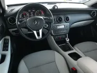 Gebraucht Mercedes A180 122 PS (89 kW) 2012 Blau Limousine