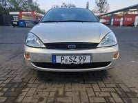 Second-hand Ford Focus 101 CP (74 kW) 2001 Argintiu Berlinǎ