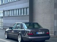 Gebraucht Mercedes E500 220 PS (161 kW) 1987 Violet Limousine