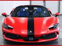 Gebraucht Ferrari 296 662 PS (486 kW) 2025 Rot Cabrio
