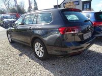 Gebraucht VW Passat Basis 150 PS (110 kW) 2023 Grau Kombi