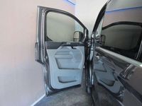 Gebraucht Ford Tourneo Titanium 136 PS (100 kW) 2025 Magnetik grau metallic Van / Kleinbus