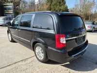 Usata Lancia Voyager Gold 163 CV (119 kW) 2011 Nero Monovolume