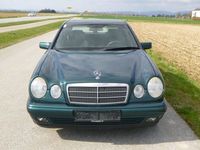 Gebraucht Mercedes E220 Classic 95 PS (69 kW) 1997 Grün Limousine