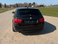 Gebraucht BMW 320 184 PS (135 kW) 2011 Schwarz Kombi