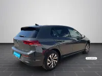Gebraucht VW Golf VIII Life 110 PS (80 kW) 2023 Uranograu Limousine