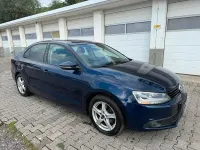 Gebraucht VW Jetta 105 PS (77 kW) 2011 Blau Limousine