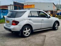 Gebraucht Mercedes ML320 224 PS (164 kW) 2008 Silber SUV