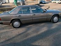 Gebraucht Mercedes E230 97 PS (71 kW) 1990 Braun Limousine