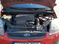 Gebraucht Ford Fiesta Ambiente 60 PS (44 kW) 2008 Rot Kleinwagen