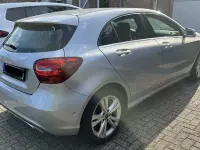 Gebraucht Mercedes A180 Urban 122 PS (89 kW) 2017 Silber Kleinwagen