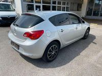 Gebraucht Opel Astra Edition 95 PS (69 kW) 2013 Silber Limousine