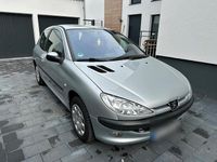 Gebraucht Peugeot 206 75 PS (55 kW) 2004 Silber Kleinwagen