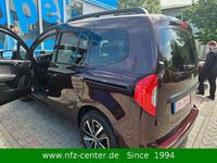 Gebraucht Mercedes T180 Edition 116 PS (85 kW) 2023 Rot Van / Kleinbus