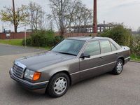 Brugt Mercedes E230 136 HK (100 kW) 1992 Grå Sedan