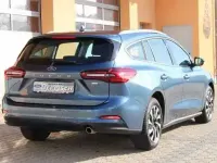 Gebraucht Ford Focus Titanium 125 PS (91 kW) 2023 Chromablaumetallic (metallic) Kombi