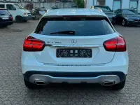 Gebraucht Mercedes GLA200 Urban 156 PS (114 kW) 2018 Weiß SUV