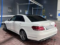 Gebraucht Mercedes E400 Avantgarde 333 PS (244 kW) 2015 Weiß Limousine