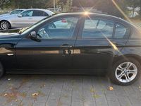 Gebraucht BMW 318 143 PS (105 kW) 2008 Schwarz Limousine