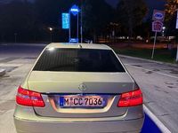 Gebraucht Mercedes E200 Avantgarde 184 PS (135 kW) 2010 Gold Limousine