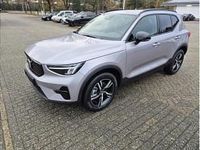 Neu Volvo XC40 Plus 163 PS (119 kW) 2025 Silber (aurora silver metallic) SUV