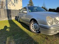 Gebraucht Mercedes E270 Elegance 170 PS (125 kW) 2001 Silber Limousine