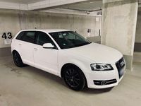 Gebraucht Audi A3 Sportback Attraction 105 PS (77 kW) 2012 Weiß Kleinwagen