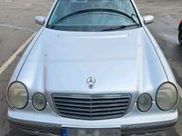 Gebraucht Mercedes E220 150 PS (110 kW) 2000 Silber Limousine