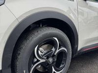 Neu Alfa Romeo Junior 145 PS (106 kW) 2025 Avorio scala metallic SUV