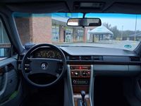 Gebraucht Mercedes E250 90 PS (66 kW) 1990 Grau Kleinwagen