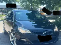 Gebraucht Opel Astra Edition 140 PS (102 kW) 2013 Schwarz Kleinwagen