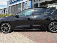 Gebraucht Ford Focus ST-Line X 155 PS (114 kW) 2022 Magnetic grau metallic Limousine