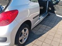 Gebraucht Peugeot 207 90 PS (66 kW) 2009 Grau Limousine