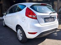Gebraucht Ford Fiesta 60 PS (44 kW) 2012 Weiß Kleinwagen