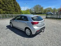 Używany Kia Rio Edition 7 84 KM (61 kW) 2017 Srebrny Sedan/Limuzyna