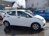 Gebraucht Hyundai i10 Classic 67 PS (49 kW) 2015 Weiß Kleinwagen