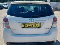 Gebraucht Toyota Verso Basis 132 PS (97 kW) 2013 Weiß Van / Kleinbus