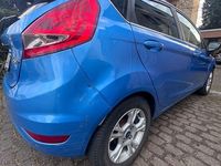 Gebraucht Ford Fiesta Titanium 90 PS (66 kW) 2010 Blau Kleinwagen