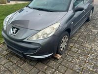 Gebraucht Peugeot 206 62 PS (45 kW) 2011 Grau Kleinwagen