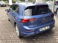 Gebraucht VW Golf VIII Life 116 PS (85 kW) 2024 Anemonenblau metallic Limousine