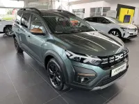 Neu Dacia Jogger Extreme 110 PS (80 kW) 2025 Zedergrün Van / Kleinbus