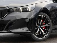 Neu BMW 550e Performance 489 PS (359 kW) 2026 Black sapphire Kombi