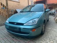 Second-hand Ford Focus 100 CP (73 kW) 2001 Verde Hatchback