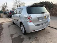 Gebraucht Toyota Verso 150 PS (110 kW) 2010 Silber Van / Kleinbus